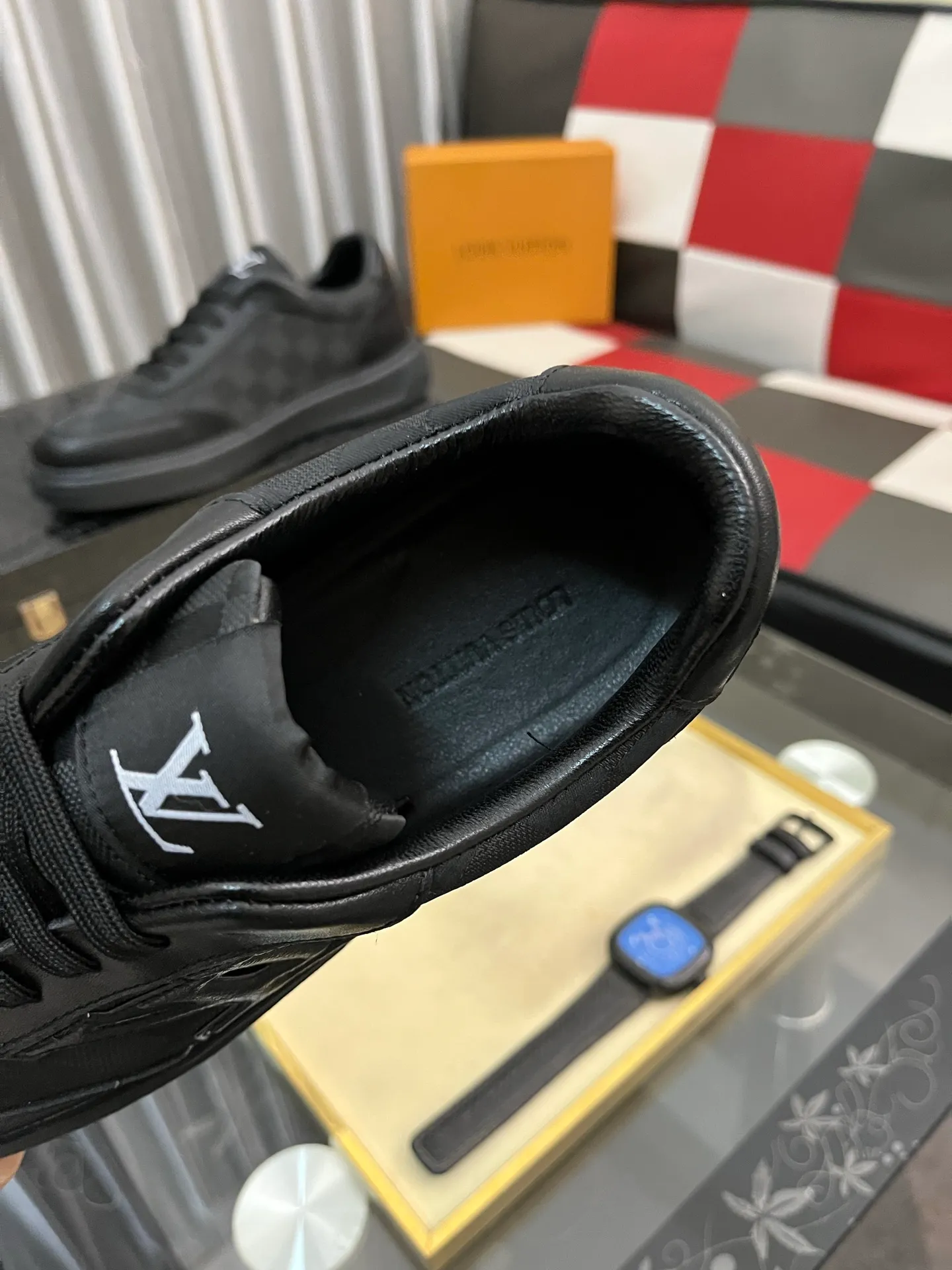 Men's shoes 💰400⌚️⌚️【LOUIS VUITTON】Same style as Louis Vuitton* official website 🚹Men's high-top casual shoes❤️Same style as popular celebrities and big names ~ Best-selling at home and abroad Lv focuses on the checkerboard series...Imported first-layer cowhide with special fabrics➕Full sheep leather lining➕Brand-specific hollow outsole💎Number: 38-443️⃣Colors available